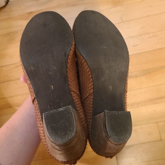 Liendo by Seychelles Coimbra Booties from Anthropologie - Picture 6 of 7